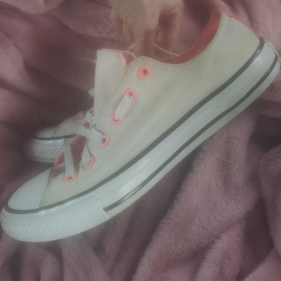 converse - Picture 7 of 8